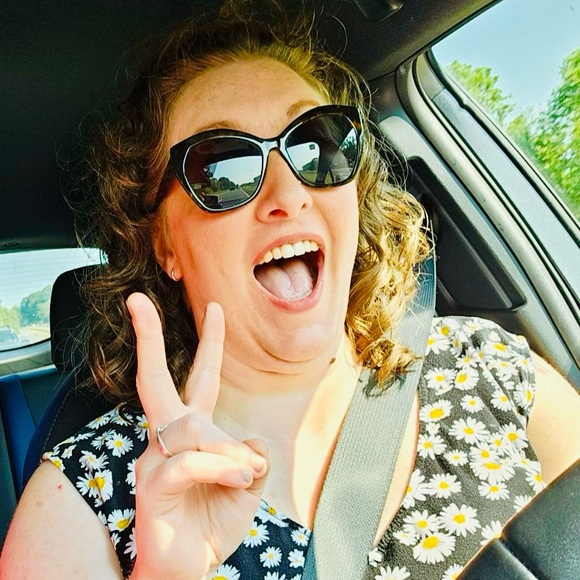 Meet your Posher, Jennifer - Picture 2 of 8